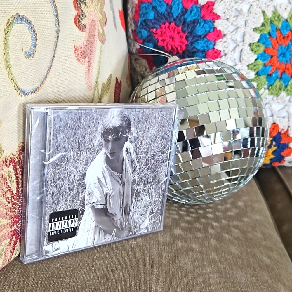 folklore "betty's garden" new, wrapped & in case
